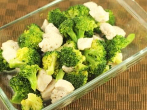 鶏むね肉とブロッコリーのレンジサラダ